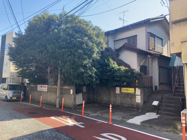 神奈川県川崎市高津区末長の木造2階建て家屋2棟解体工事前の様子です。
